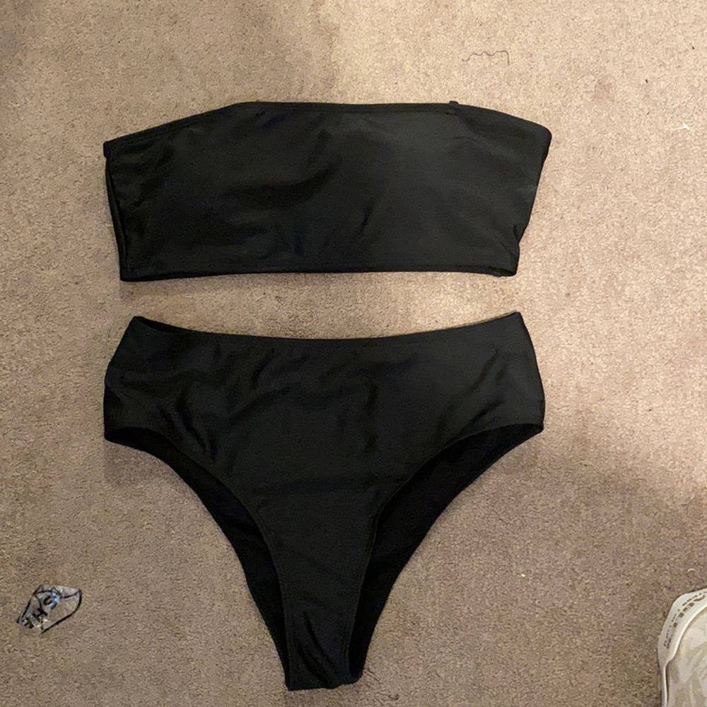 Black bandeau bikini